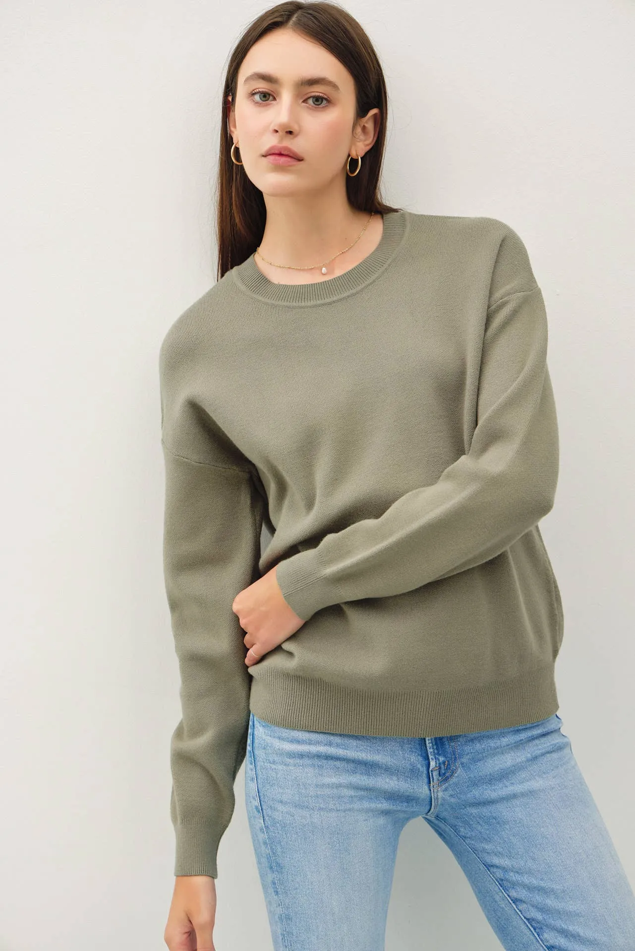 SOFT BASIC ROUND NECK SWEATER