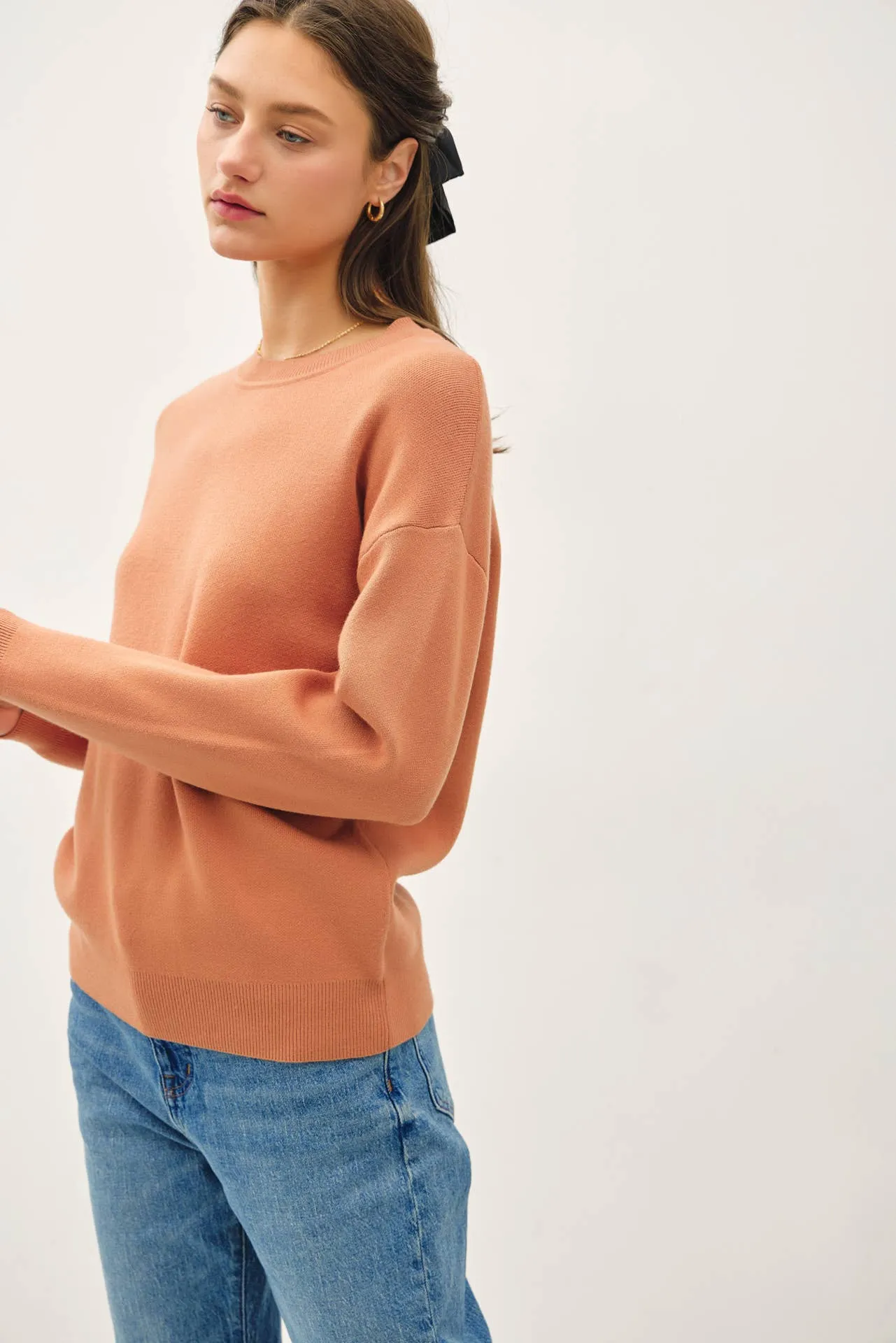 SOFT BASIC ROUND NECK SWEATER