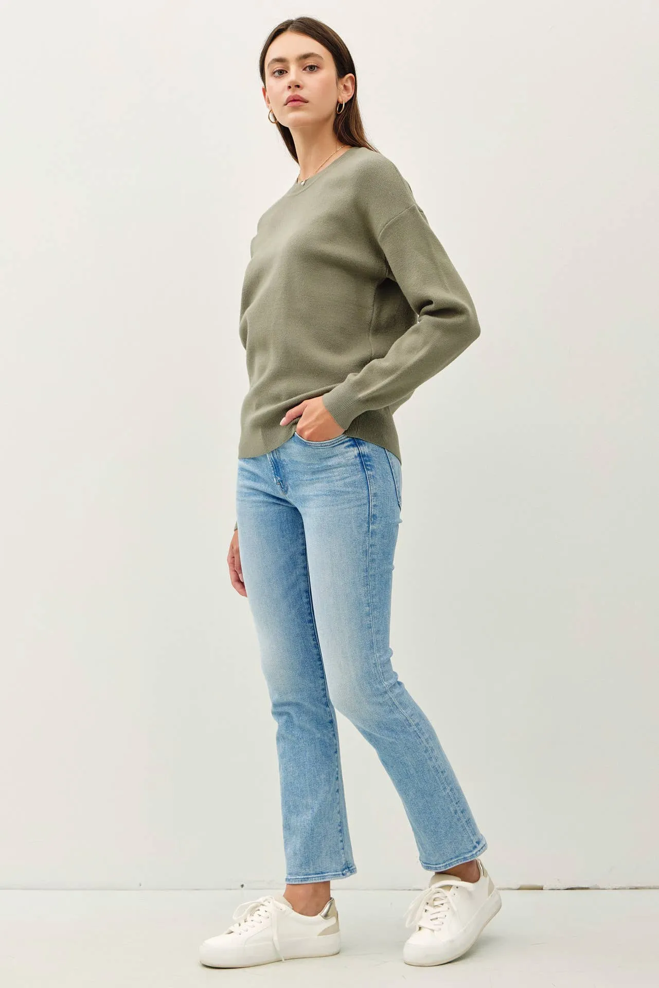 SOFT BASIC ROUND NECK SWEATER