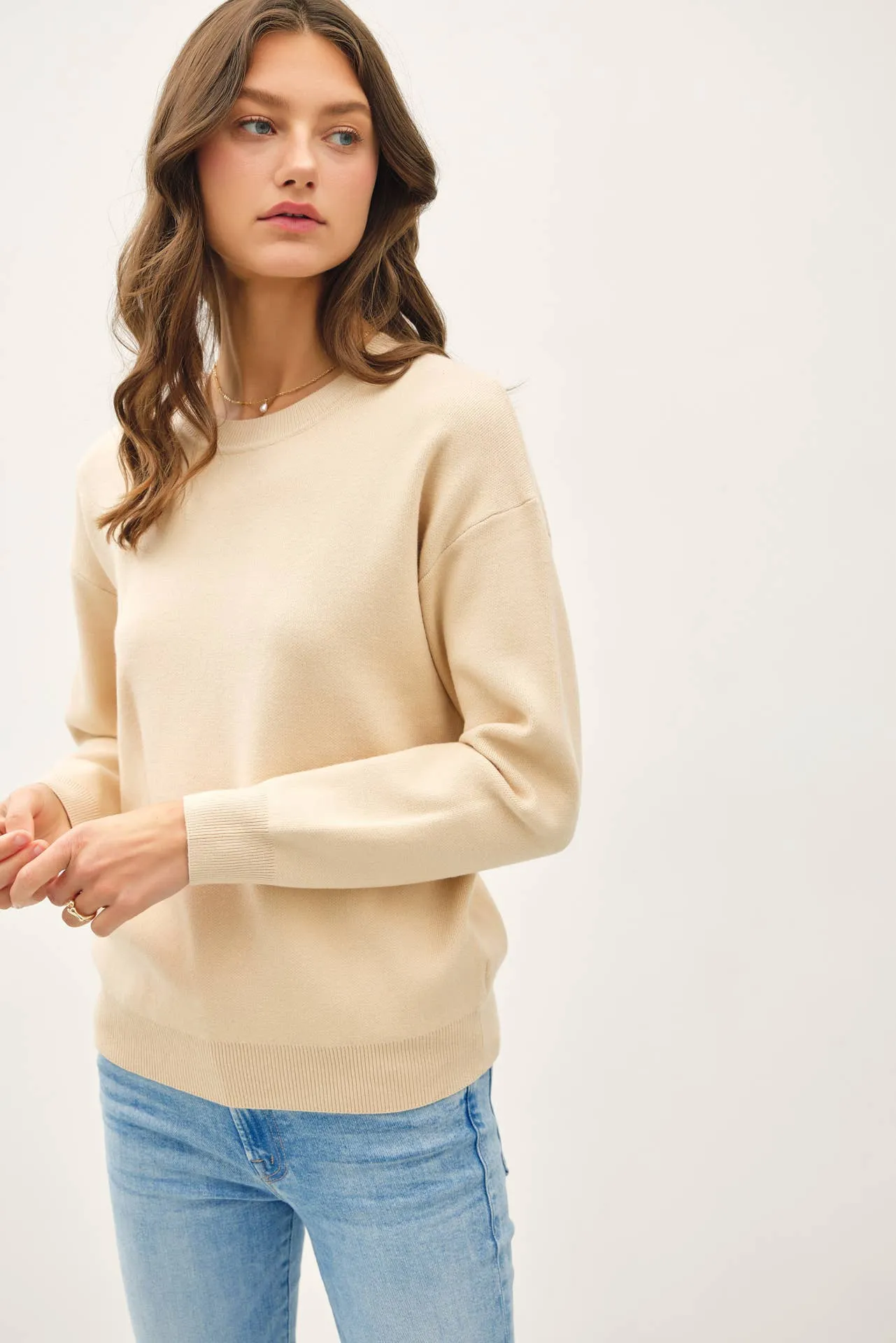 SOFT BASIC ROUND NECK SWEATER