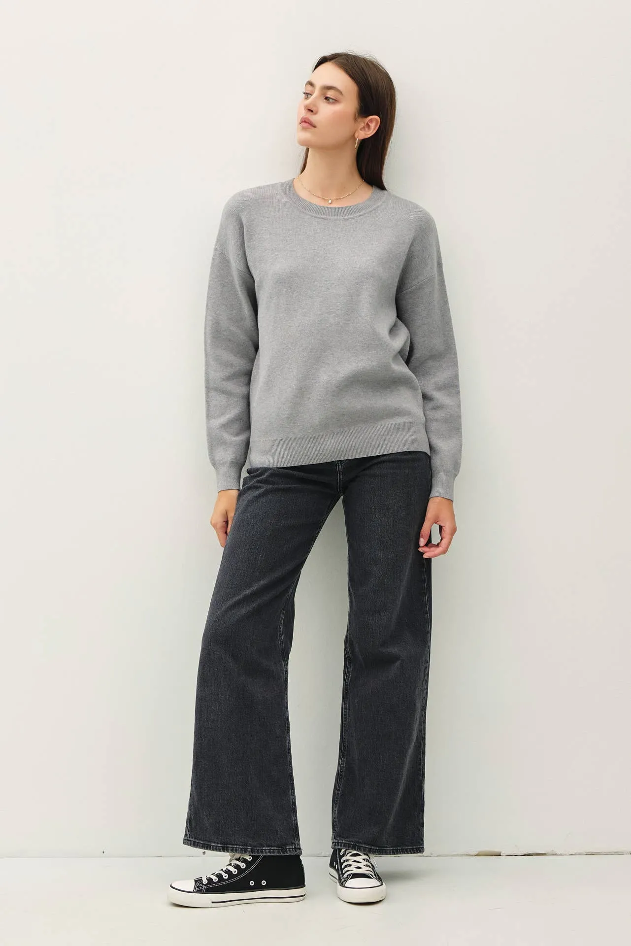 SOFT BASIC ROUND NECK SWEATER