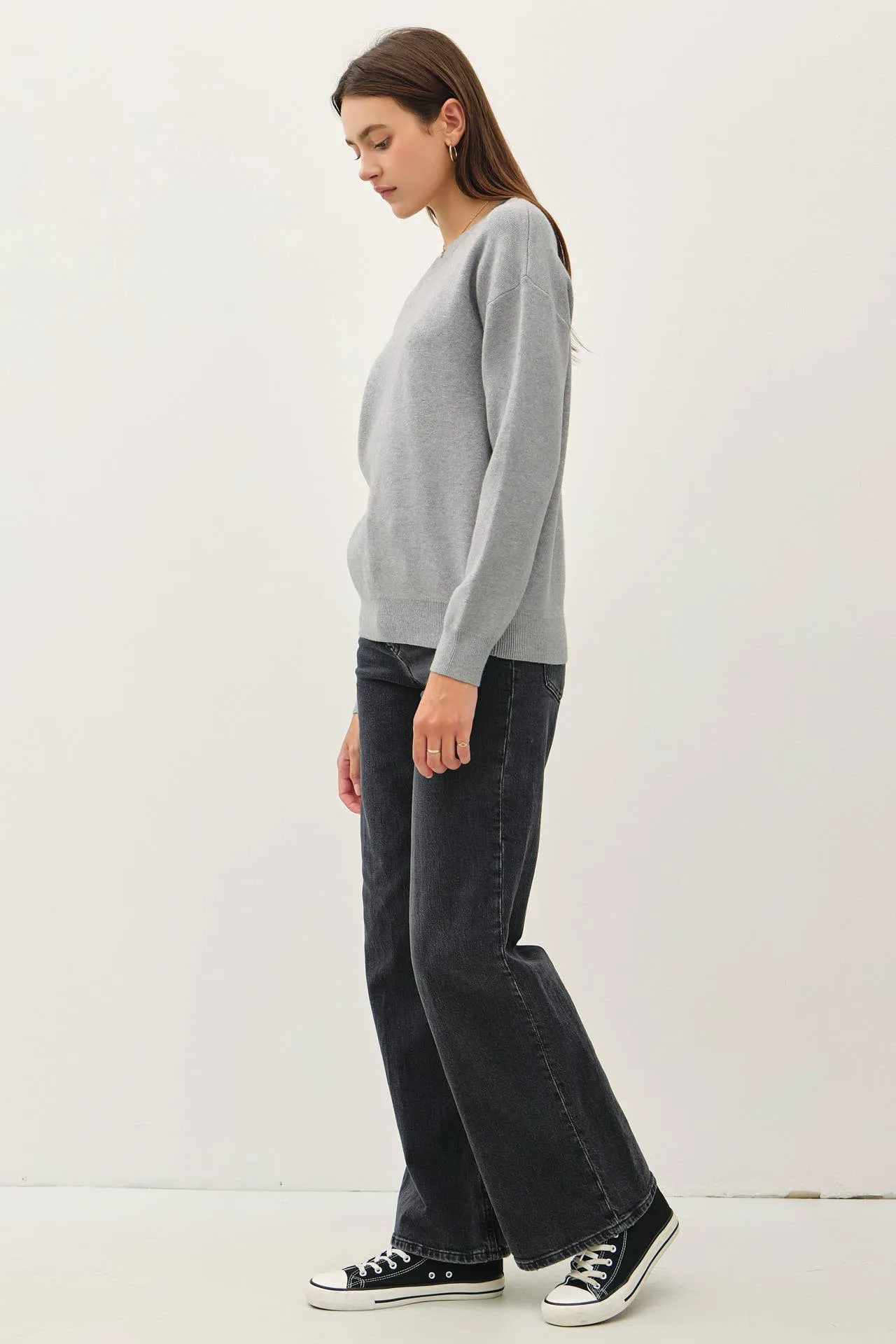 SOFT BASIC ROUND NECK SWEATER