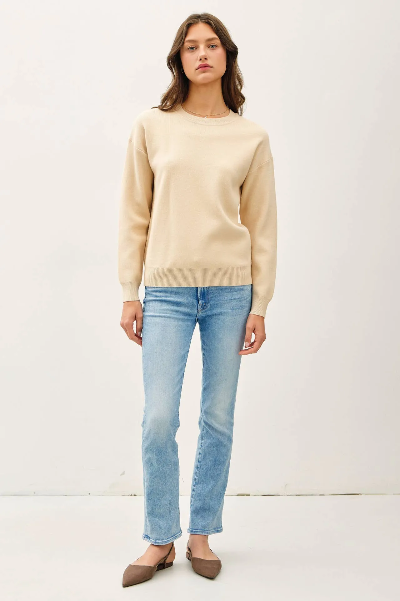 SOFT BASIC ROUND NECK SWEATER